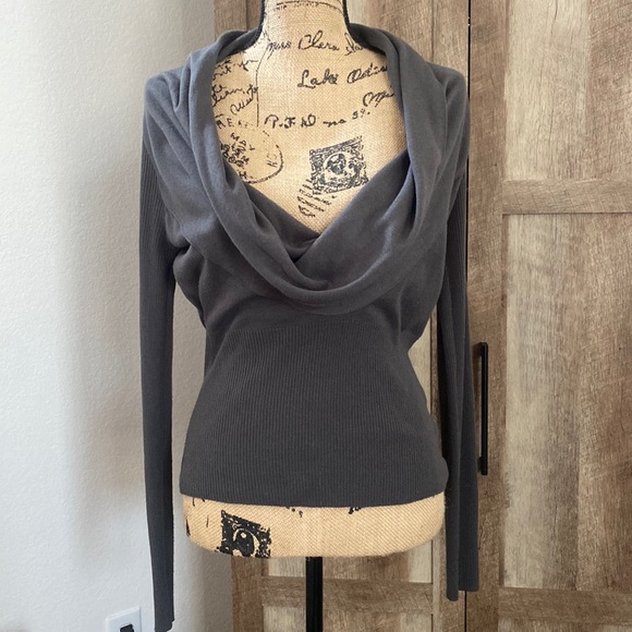 Cowl neck fitted sweater 🩶 - Picture 1 of 4